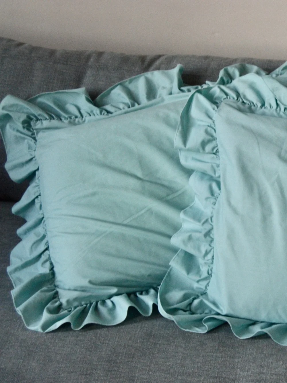 Set of 2 Vintage 1990s JCPenney teal ruffled pillowcases in great condition